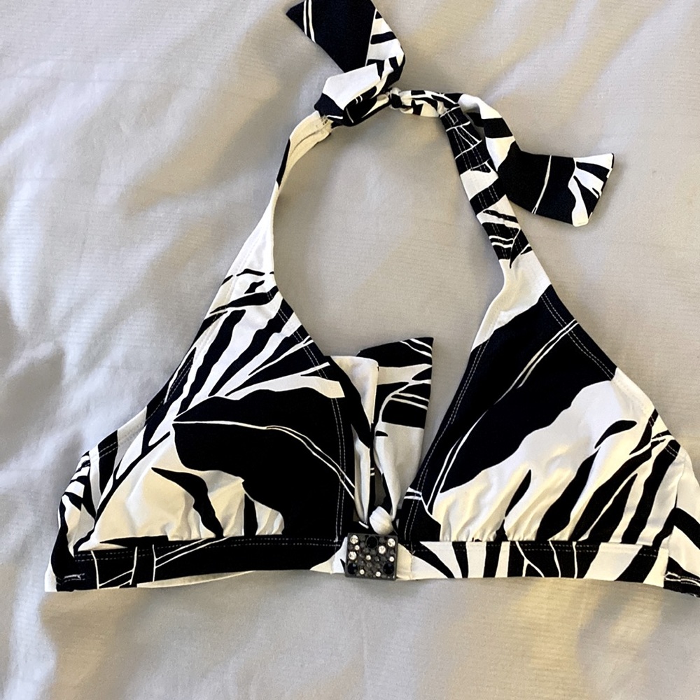Tommy Bahama L bikini top. Padding not removable.